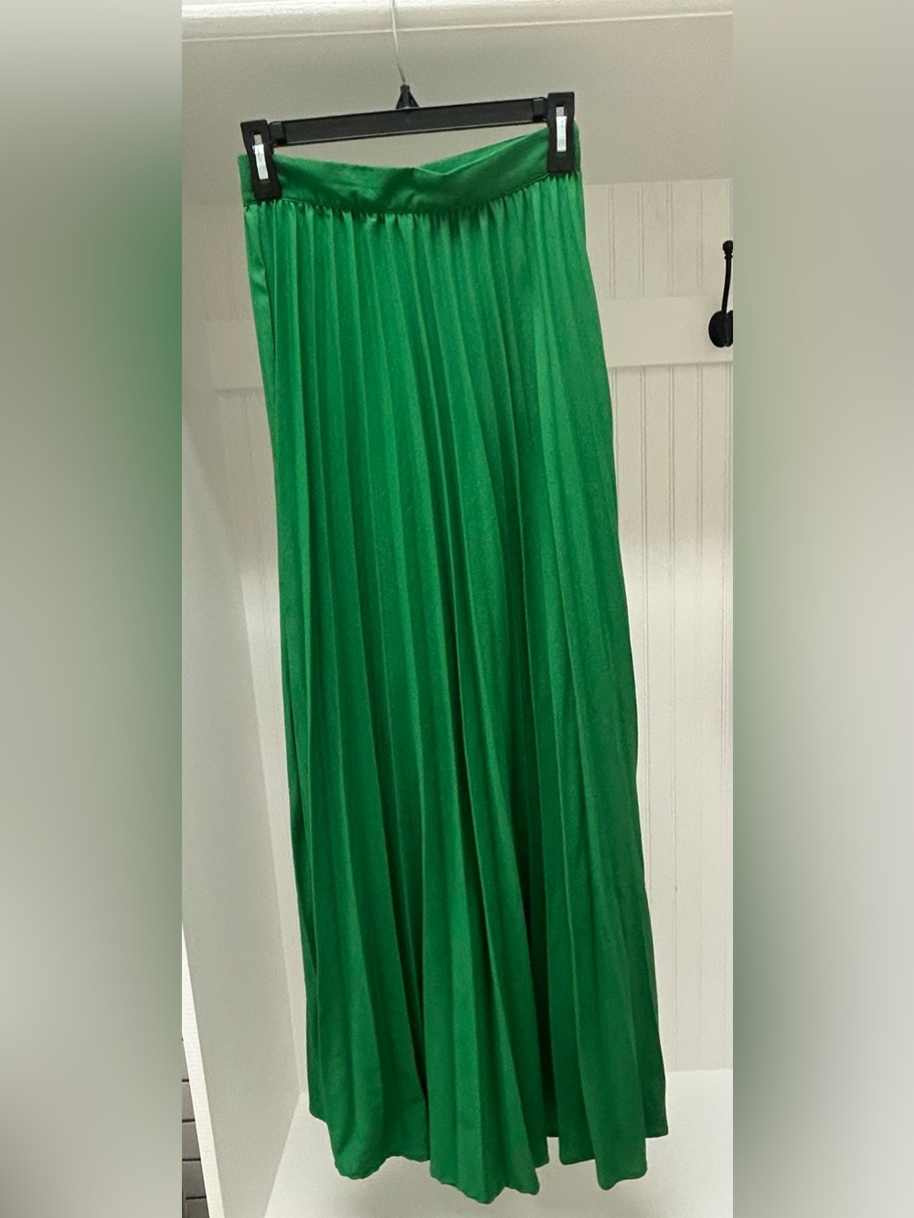 Classic Green Pleated Maxi Skirt